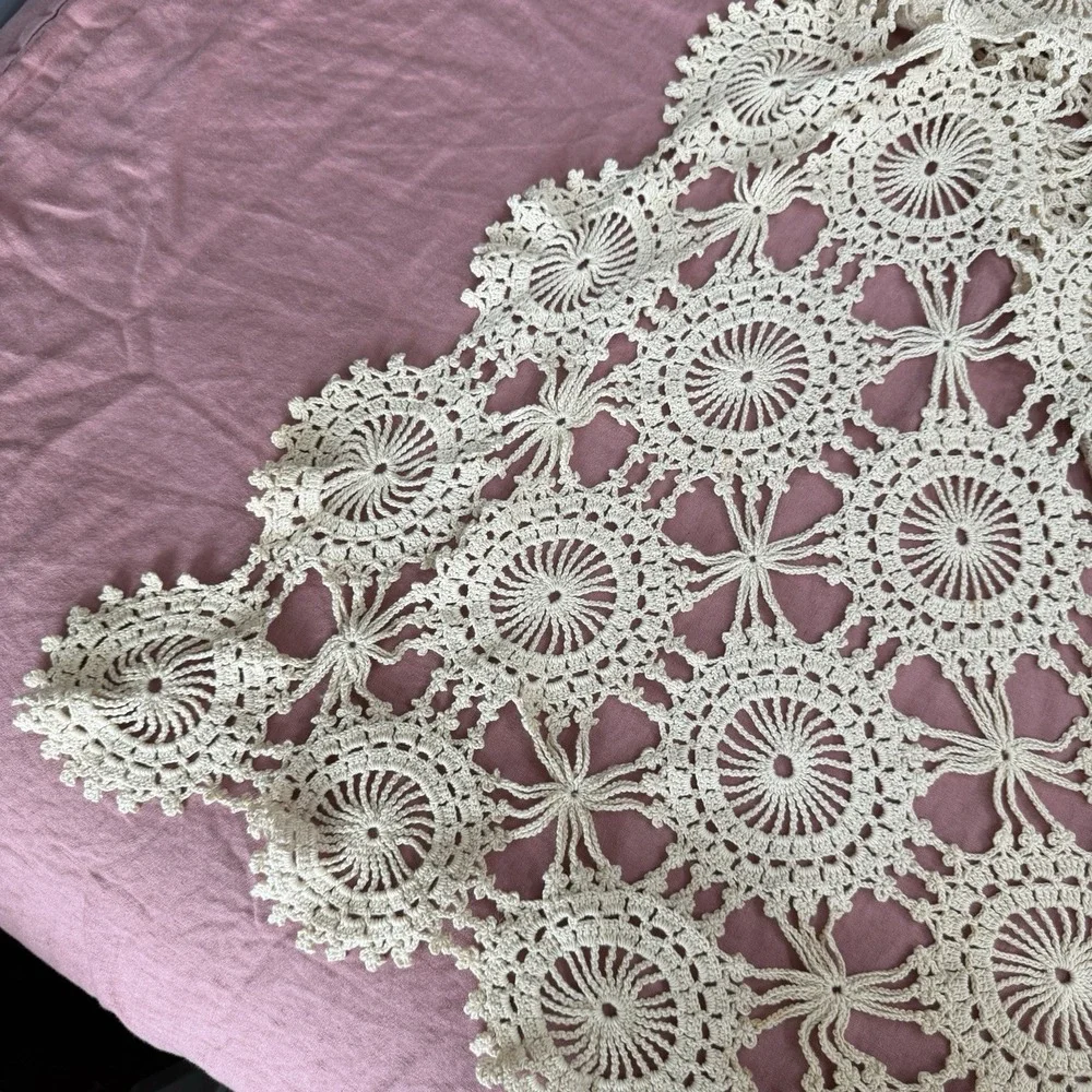 Hand Crocheted‎ Lace Bedspread Queen Neutral Scallop Blanket Vtg Handmade Beige